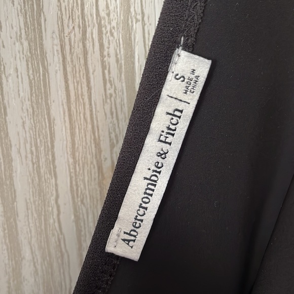 Abercrombie & Fitch Plunge V-Neck Midi Dress - Picture 6 of 8